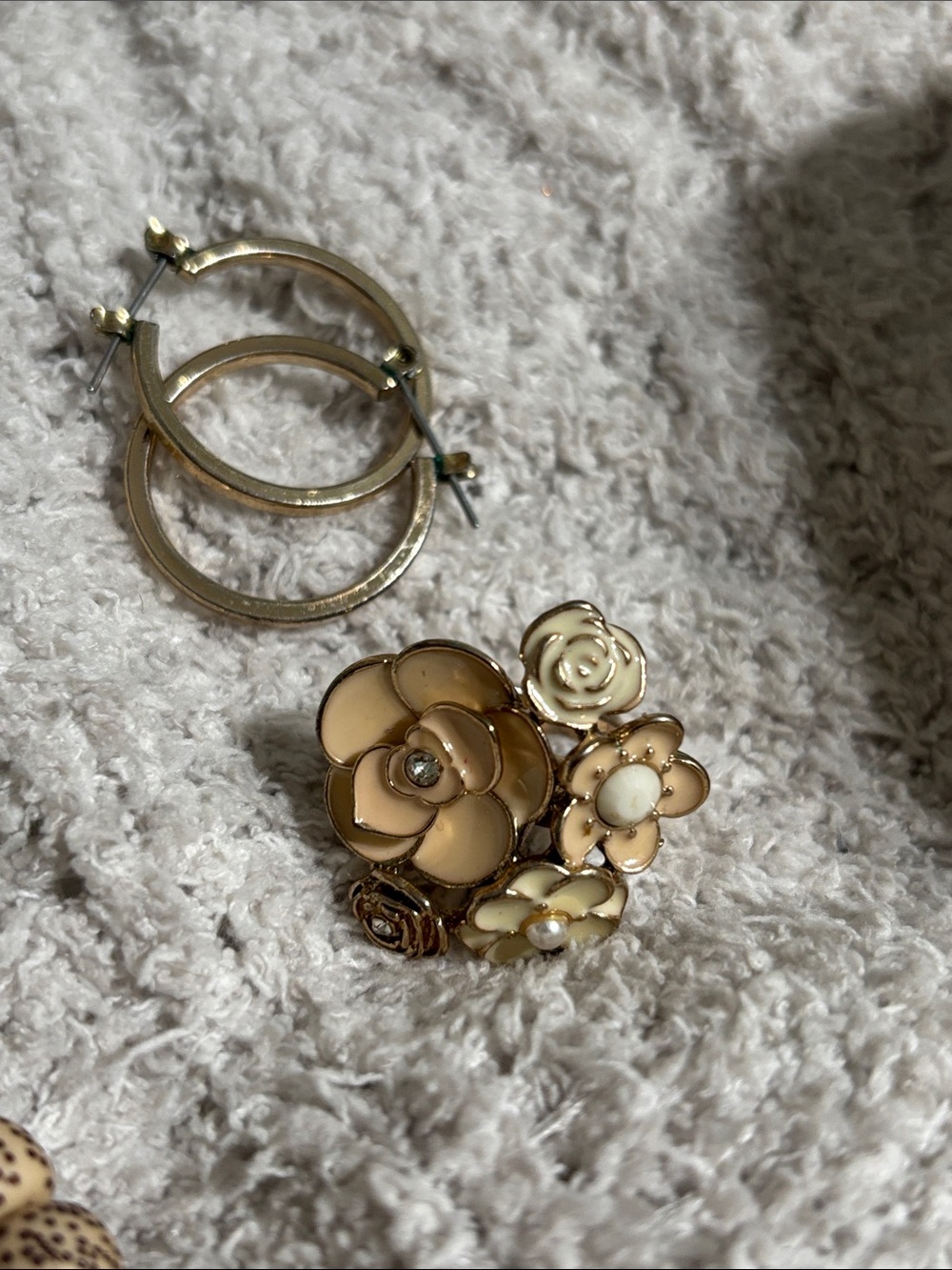 Elegant Gold and Cream Floral Ring and Hoop Earrings Set